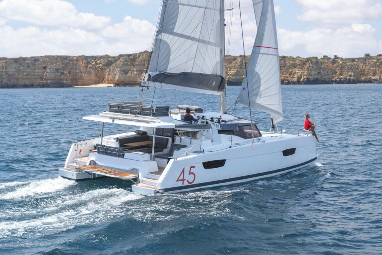 Katamarane von Fountaine Pajot für Ihre Yachtcharter bei 1. Klasse Yachten