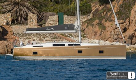 Steuerbord Aussenaufnahme einer Hanse 418 in Punat in Kroatien