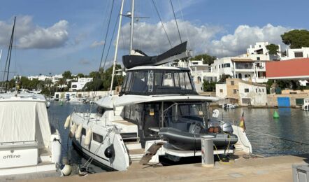 Backbord Heck Aussenaufnahme der Lagoon 51 "Selanja" in Can Pastilla auf Mallorca