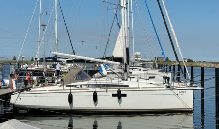 Steuerbord Aussenansicht der Sun Odyssey 349 "Lisa" in Heiligenhafen