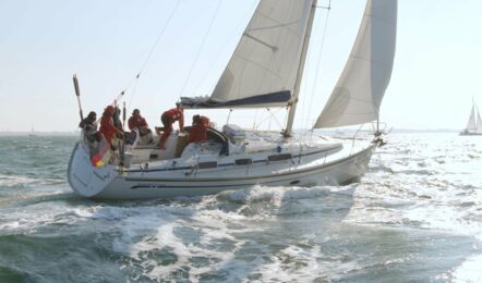 Steuerbord Aussenaufnahme der Bavaria 38 cruiser "Käte" in Barth