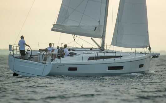 Steuerbord Aussenaufnahme einer Oceanis 40.1 in Rogoznica in Kroatien