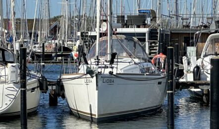 Bug Aussenaufnahme der Sun Odyssey 389 "Lioba" in Heiligenhafen