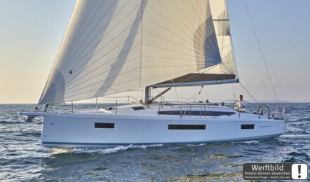 Backbord Aussenaufnahme einer Sun Odyssey 410 in Palma auf Mallorca