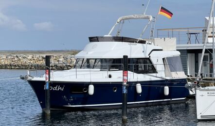 Bug Backbord Aussenaufnahme der Beneteau Swift Trawler 35 "Bodhi" in Heiligenhafen