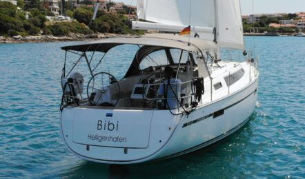 Heck Aussenaufnahme der Bavaria Cruiser 37 "Bibi" in Pula in Kroatien