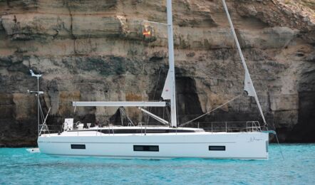 Steuerbord Aussenaufnahme der Bavaria C45 "Whisper" in Palma auf Mallorca