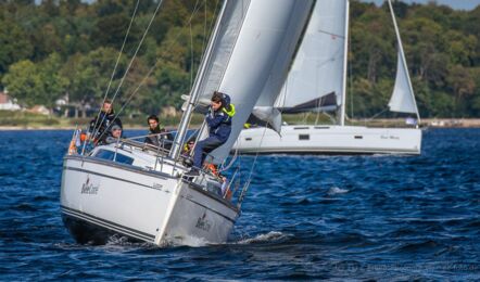 Bugansicht der Bavaria Cruiser 34 "Loop" in Flensburg