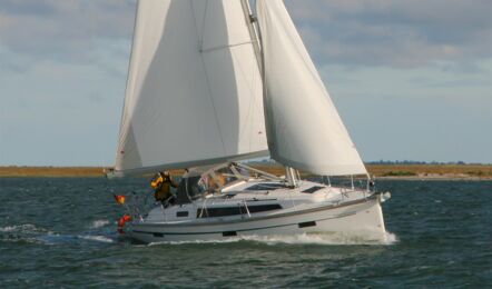 Steuerbord Aussenaufnahme der Bavaria cruiser 37 "Finnyocean" in Heiligenhafen