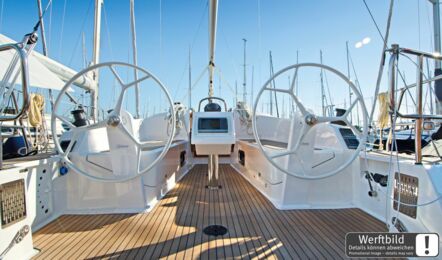 Cockpit Aussenaufnahme einer Bavaria cruiser 37 in Heiligenhafen