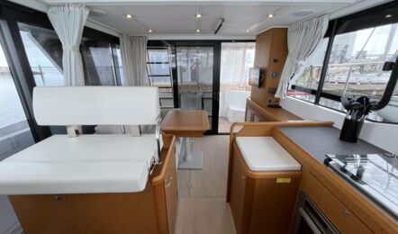 Salon Innenaufnahme der Beneteau Swift Trawler 35 "Bodhi" in Heiligenhafen