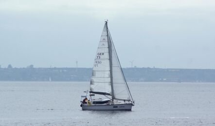 Steuerbord Aussenaufnahme der Sirius 35DS "Canicula" in Heiligenhafen