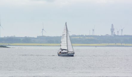 Steuerbord Aussenaufnahme der Sirius 35DS "Canicula" in Heiligenhafen