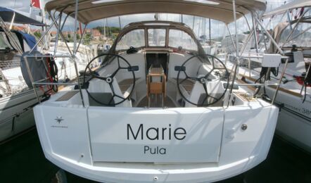 Heck Aussenaufnahme der Sun Odyssey 349.2 "Marie" in Pula in Kroatien