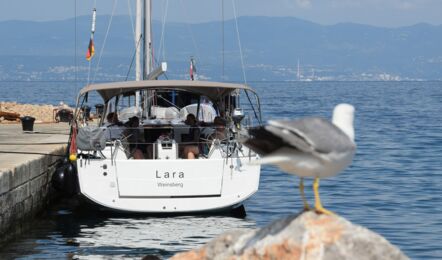 Heck Aussenaufnahme der Sun Odyssey 410 "Lara" in Punat in Kroatien