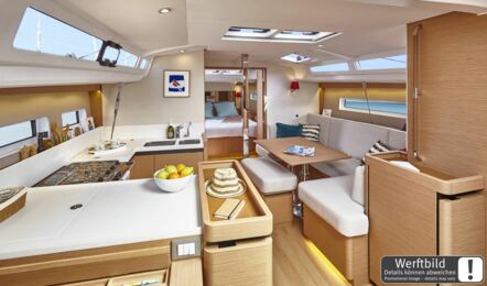 Salon Innenaufnahme einer Sun Odyssey 440 in Heiligenhafen