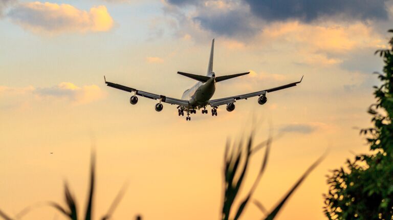 Anreise mit dem Flugzeug und einfacher Flughafentransfer