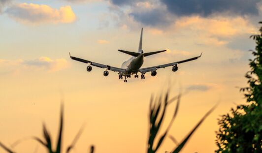 Anreise mit dem Flugzeug und einfacher Flughafentransfer