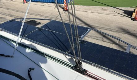 Aussenaufnahme Flybridge Solarzellen der Lagoon 46 "Voyager" in Can Pastilla auf Mallorca