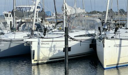 Backbord Bug Aussenaufnahme der Oceanis 46.1 "Bruno" in Heiligenhafen