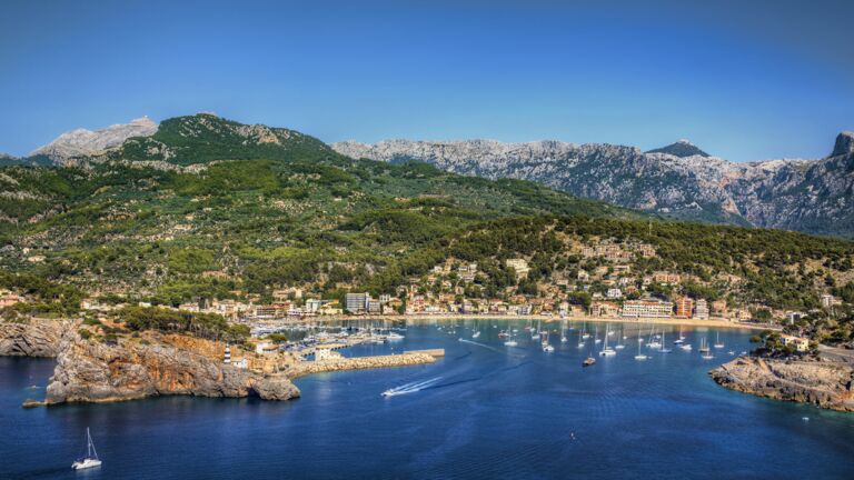 Törnvorschlag 4 ab Can Pastilla: Blick auf den Hafen von Port de Sóller