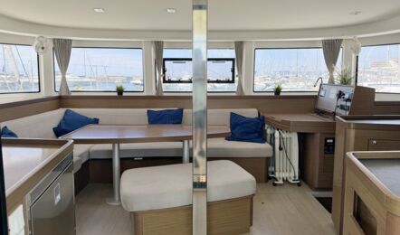 Salon Innenaufnahme der Lagoon 42 "Moonlight" in Can Pastilla auf Mallorca