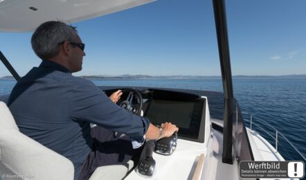 Steuerstand auf Flybridge Aussenaufnahme einer MY6 in Can Pastilla auf Mallorca