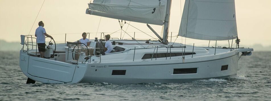 Steuerbord Aussenaufnahme einer Oceanis 40.1 in Rogoznica in Kroatien